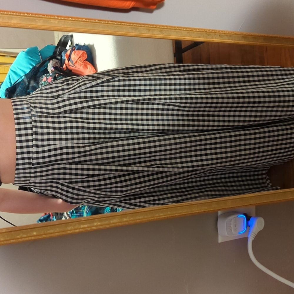 Black and white plaid floor length skirt. Size M. Zanzea